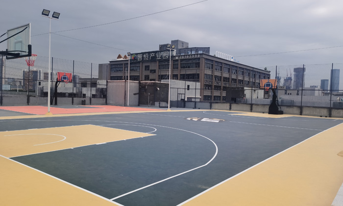  建篮球场用什么地面材料比较好？