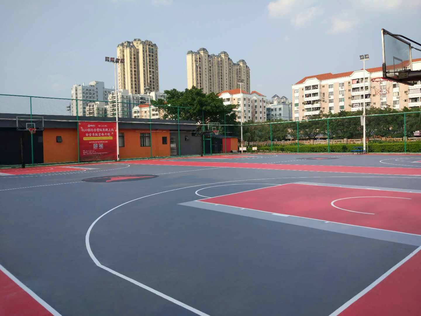 塑胶篮球场造价要多少
