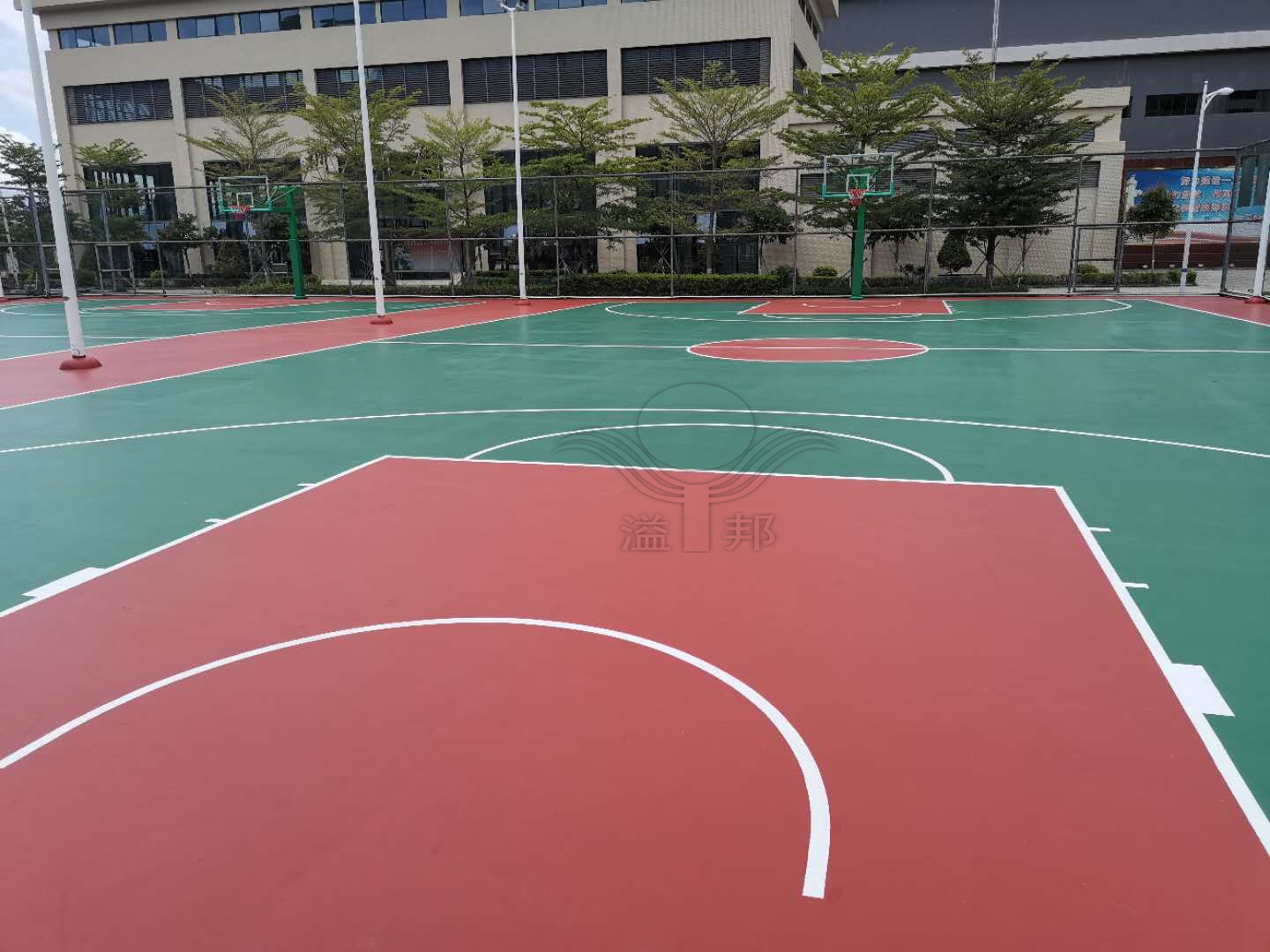 学校篮球场