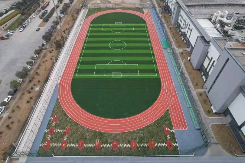 日善厂区300米跑道、足球场效果图