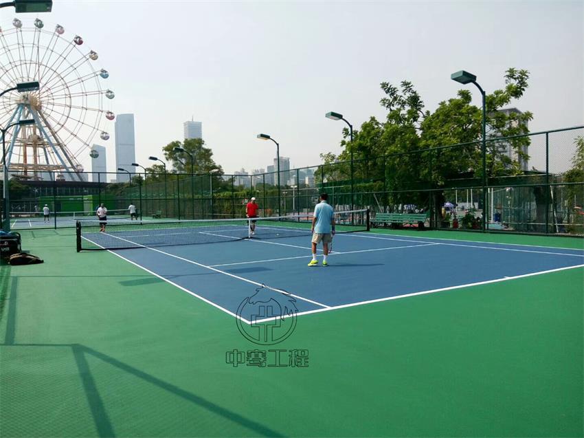 楼顶网球?。喝迷硕晌由缜那帕?></span>
                    <h3>楼顶网球?。喝迷硕晌由缜那帕?/h3>
                    <p>　　在现代都市的喧嚣中，高楼林立，空间显得尤为珍贵。然而，在这钢筋水泥的丛林中，一种创新的设计理念正在悄然兴起——楼顶网...</p>
                    <span class=
