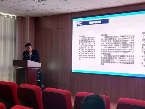 數(shù)字賦能文創(chuàng) 甘肅省文化文物單位文化創(chuàng)意產(chǎn)品開發(fā)現(xiàn)場會(huì)嘉賓考察敦煌創(chuàng)客夢(mèng)工場